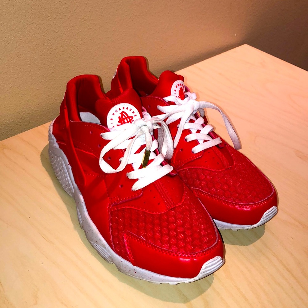 Nike air red and white huraches
